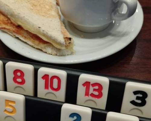 No sólo de Rummy vive el ser humano! 😜😄😋😋😋 :Encuentro Grupal Jugamos Rummy en Caballito !!! Nuevo horario 