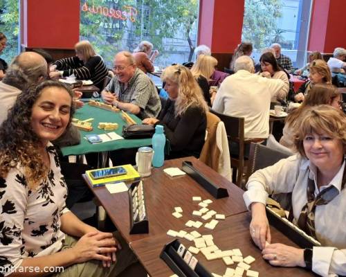 Hermosas sonrisas! Vamos esas jugadoras primerizas, naaa :Encuentro Grupal Jugamos Rummy en Caballito !!! Nuevo horario 