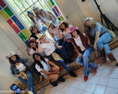 33785 2 EN LAS FLORES SE BAILA COUNTRY