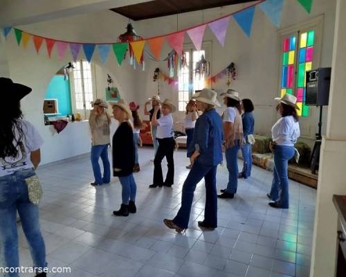 33785 9 EN LAS FLORES SE BAILA COUNTRY