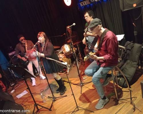 33866 9 Música con La Rebe Rock !!
