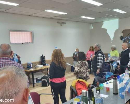 34082 48 Celebra el 25 de Mayo con Asadito, Folclore y Cumbia Karaoke.