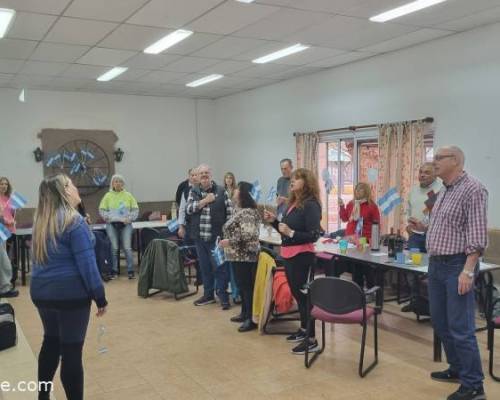 34082 49 Celebra el 25 de Mayo con Asadito, Folclore y Cumbia Karaoke.