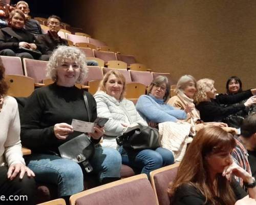 34142 15 ¿Vamos juntos al teatro?. Una comedia con cuatro actores, tres historias, parejas invisibles y un huevo!!!!!!!!