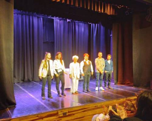 34142 5 ¿Vamos juntos al teatro?. Una comedia con cuatro actores, tres historias, parejas invisibles y un huevo!!!!!!!!