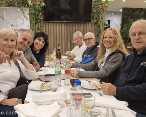Fin de fiesta, 9 de los asistentes nos fuimos a cenar. :Encuentro Grupal VAMOS AL BOWLING EN CABALLITO