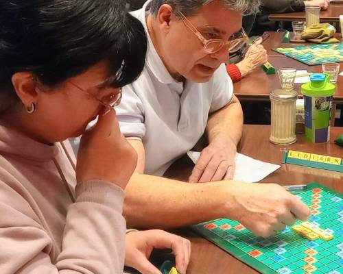 Este hombre de scrabble sabe un monton. :Encuentro Grupal **SCRABBLE  PARA TODOS !!! en Caballito
