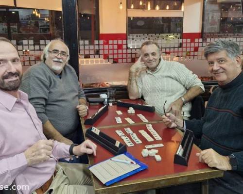 Mesa de Rummy 4 o la de los caballeros. :Encuentro Grupal TARDE DE BURAKO Y RUMMY