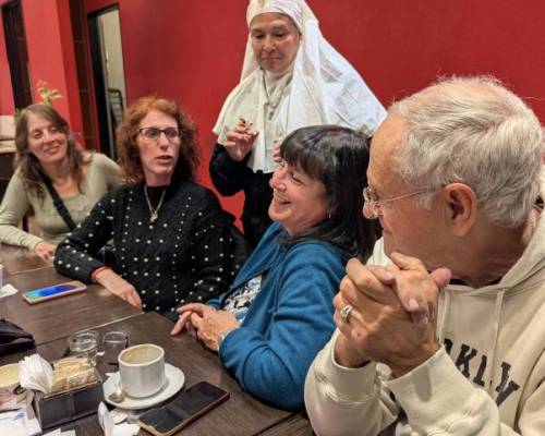 NOCHE DE CONFESIONES :Encuentro Grupal Caminatas y algo más... (Ejercicios y elongación)