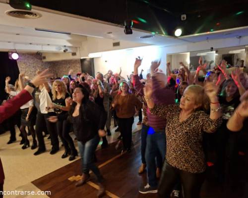 34414 14 DOMINGO CON RITMO Y ALEGRIA, Bailamos aunque afuera haga frio.....