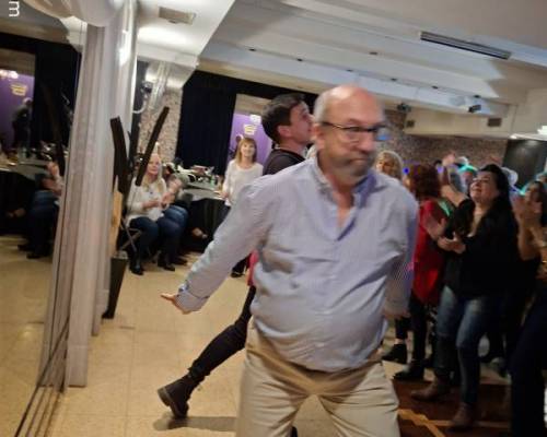 34414 20 DOMINGO CON RITMO Y ALEGRIA, Bailamos aunque afuera haga frio.....
