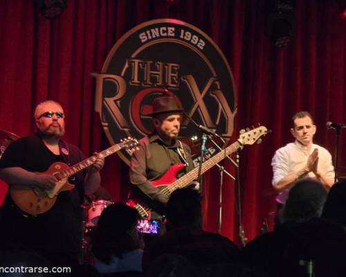 34598 7 AMIGOS DE LA PAGINA,  RAUL (TREKKER1) Y MARCELO (DAIVER) los invitan a un recital TRIBUTO A GENESIS & PHIL COLLINS en THE ROXY BAR & GRILL