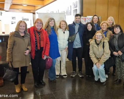 Aquí el grupo con los actores Guadalupe Docampo y  Facundo Mejías 👏🏼🤩 :Encuentro Grupal LA FRAGILIDAD DE LAS CASAS 
