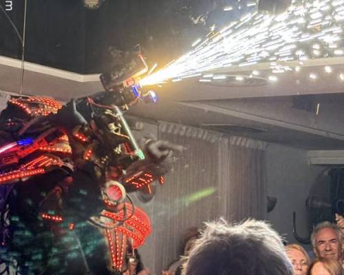 34674 11 CERRAMOS EL 2025 A LO GRANDE ¡NOCHE DE BRILLOS Y REENCUENTROS, SHOW UNICO, de regalo para vos, Baile, emociones y el alma encendida