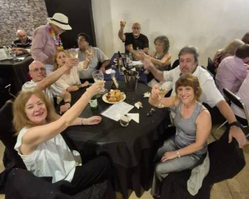 34674 14 CERRAMOS EL 2025 A LO GRANDE ¡NOCHE DE BRILLOS Y REENCUENTROS, SHOW UNICO, de regalo para vos, Baile, emociones y el alma encendida