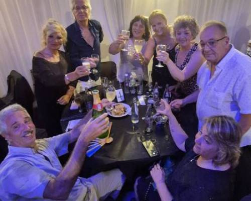 34674 16 CERRAMOS EL 2025 A LO GRANDE ¡NOCHE DE BRILLOS Y REENCUENTROS, SHOW UNICO, de regalo para vos, Baile, emociones y el alma encendida