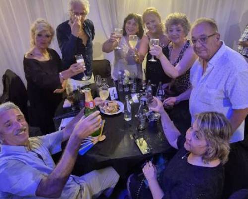 34674 18 CERRAMOS EL 2025 A LO GRANDE ¡NOCHE DE BRILLOS Y REENCUENTROS, SHOW UNICO, de regalo para vos, Baile, emociones y el alma encendida