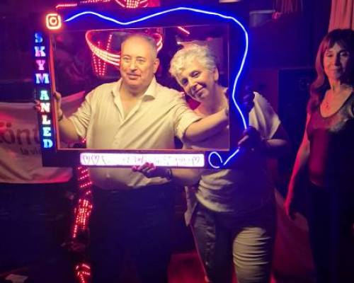 Buenísima!! :Encuentro Grupal CERRAMOS EL 2025 A LO GRANDE ¡NOCHE DE BRILLOS Y REENCUENTROS, SHOW UNICO, de regalo para vos, Baile, emociones y el alma encendida