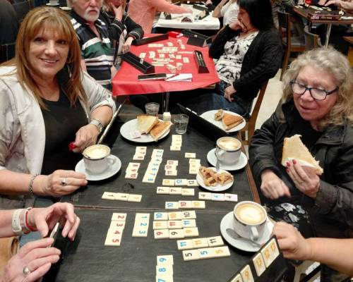 35341 8 Jugamos Rummy en Caballito!!
