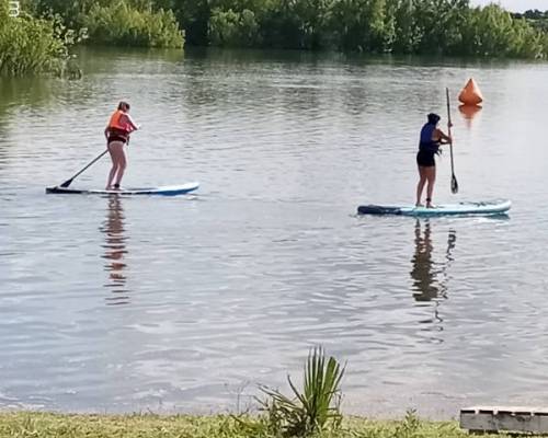 Disciplina de stand up paddle que también se practica en las lagunas del predio :Encuentro Grupal PILAR: VAMOS A LA PLAYA + KAYAK