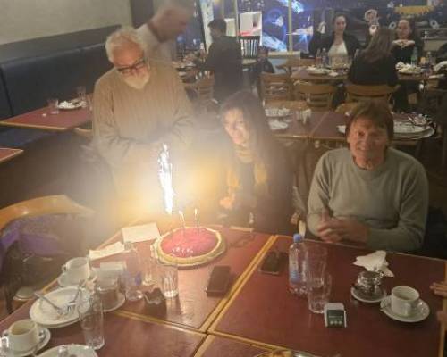 comenzo el festejo y hay muchas caras felices :Encuentro Grupal Nos vemos? Caminamos y festejamos los cumpleaños de Monique, Miguel y Héctor
