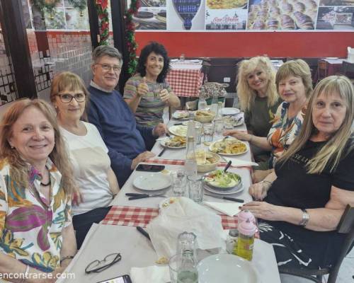 Nos quedamos 7 a cenar. Muy linda la charla. :Encuentro Grupal CLASICO JUEVES DE RUMMY!!!