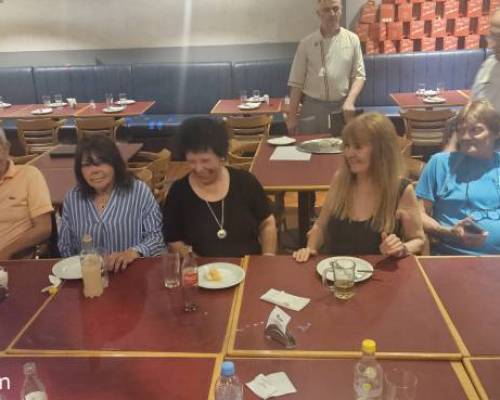 35622 17 NOS VEMOS?Caminamos y festejamos, los cumpleaños de Alejandra y Ana