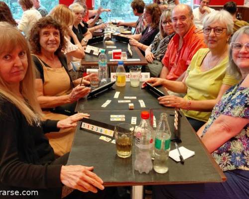 Hermosa mesa!!!  :Encuentro Grupal Jugamos Rummy en Caballito!!