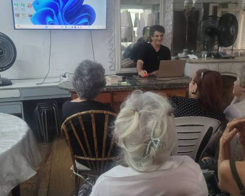 35684 10 ¡FESTEJO DE FIN DE AÑO! PIZZA, ÓPERA Y AFECTO