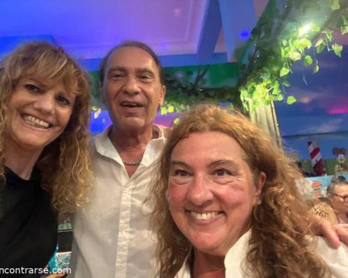 35714 15    Regalate una noche especial de, abrazos, risas, charla, rica cena y baile 