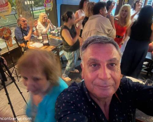 35714 28    Regalate una noche especial de, abrazos, risas, charla, rica cena y baile 