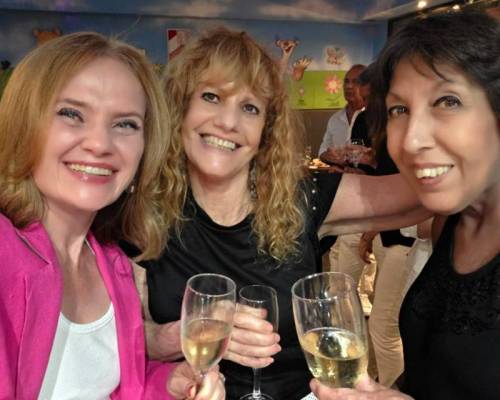 35714 36    Regalate una noche especial de, abrazos, risas, charla, rica cena y baile 