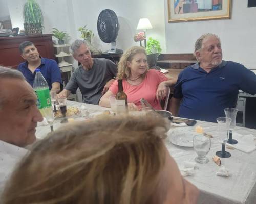 35747 13 Pasar la Nochebuena cenando juntos. En mi casa, recibirlos con alma de fiesta. Sea cual sea tu credo. Nos integramos, como lo hice ni bien ingresé 