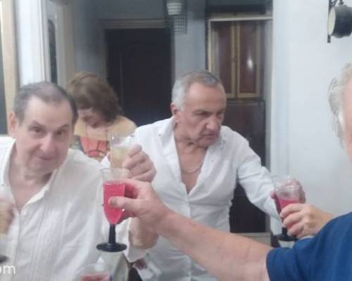 35747 7 Pasar la Nochebuena cenando juntos. En mi casa, recibirlos con alma de fiesta. Sea cual sea tu credo. Nos integramos, como lo hice ni bien ingresé 