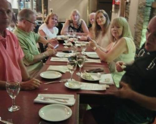 Y en esta vemos a Marcela Aida Tommy Mirta Néstor Patricia Luda Guillermo Marisa Y quién escribe :Encuentro Grupal NOS VEMOS?  y seguimos festejando la vida