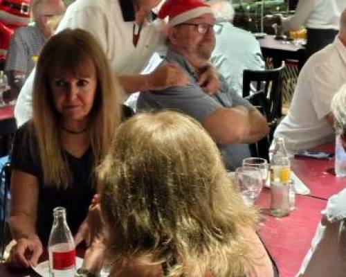 Roky y Fano ,antes de repartir todos los regalos :Encuentro Grupal NOS VEMOS?  y seguimos festejando la vida