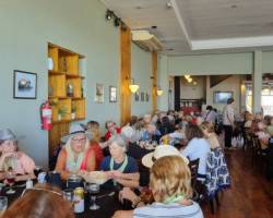 Excursion en CHASCOMUS, show, Baile, cantantes,
 desayuno, almuerzo, merienda y TRANSPORTE.
