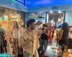    Regalate una noche especial de, abrazos, risas, charla, rica cena y baile 