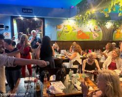    Regalate una noche especial de, abrazos, risas, charla, rica cena y baile 