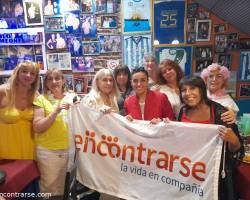 Mientras esperamos a Papá Noel, cenamos y bailamos juntos