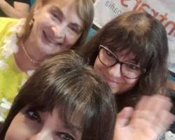 Mientras esperamos a Papá Noel, cenamos y bailamos juntos