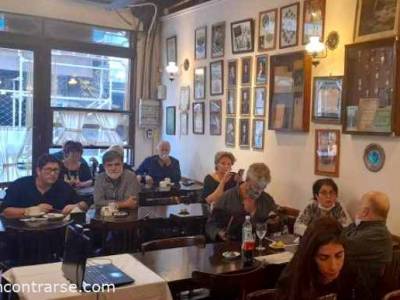 Encuentro : Almorzando con amigos. 
