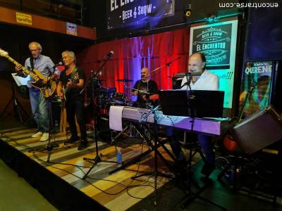 Encuentro : A CANTAR Y BAILAR CON RECICLADOS  