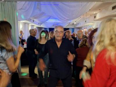 Encuentro : DOMINGO CON RITMO Y ALEGRIA, Bailamos aunque afuera haga frio..... 