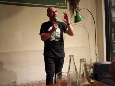 Encuentro : Noche feliz con amigos. 