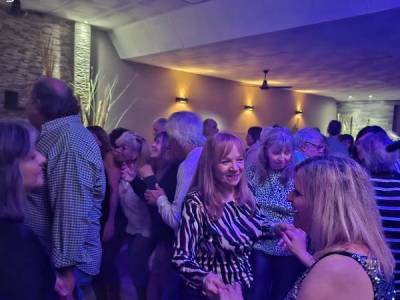 Encuentro : ¡EXPLOTA EL DOMINGO, ALMUERZO, RISAS, MUSICA Y MUCHO RITMO........... 