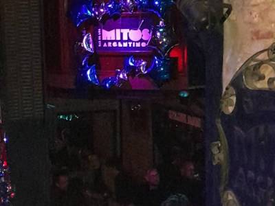 Encuentro : Brindis y abrazos  