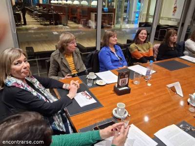 Encuentro : Club de lectura: Los martes son puro cuento... 