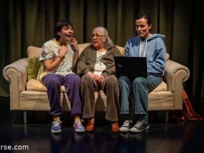 Encuentro :  TEATRO MUY ECONÓMICO: COMO SI PASARA UN TREN 