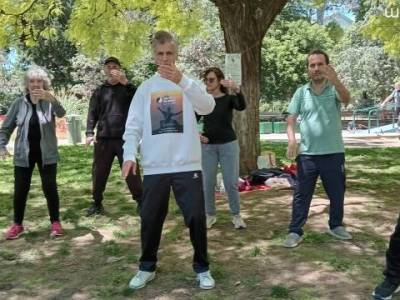 Encuentro : CLASE ABIERTA DE  TAI CHI/CHI KUNG en Plaza Irlanda.  